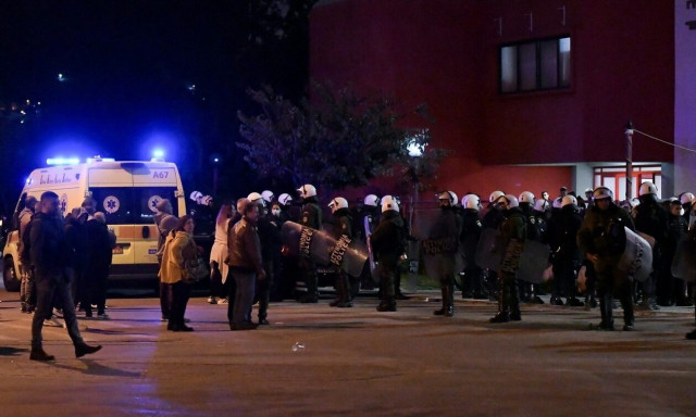 Κρίσιμες οι επόμενες ώρες για τον αστυνομικό – Ανθρωποκυνηγητό για τον εντοπισμό του δράστη