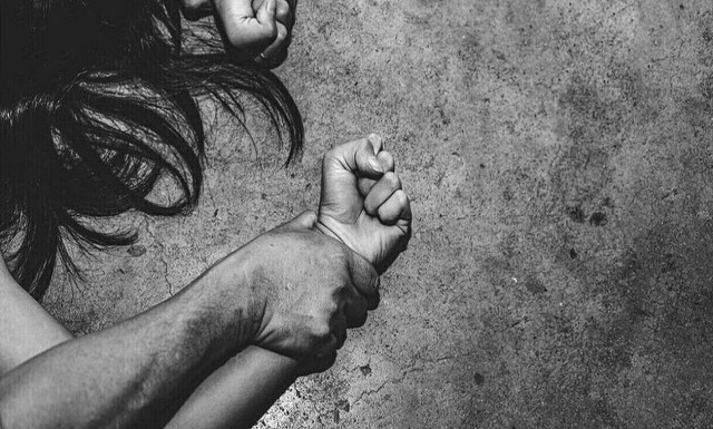 Φρίκη στον Πύργο: Βίασε τη σύντροφό του και το κράτησε σε... βίντεο