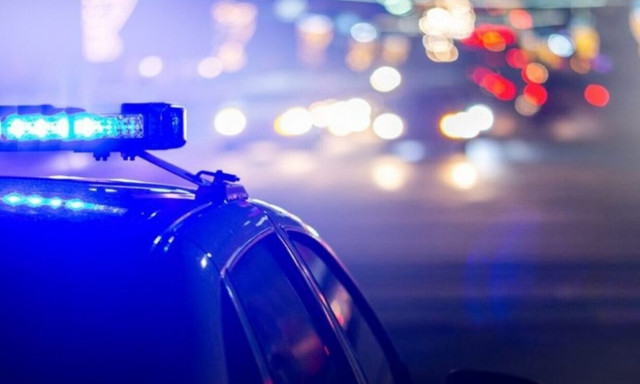 Χειροπέδες σε 4 διακινητές που μετέφεραν 69 μετανάστες