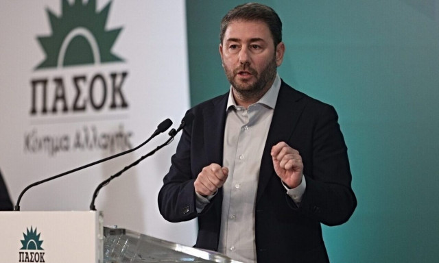 ΠΑΣΟΚ: Ολομέτωπη επίθεση στην κυβέρνηση - «Επικοινωνιακά τα κόλπα τα αγιοβασιλιάτικα καλάθια»