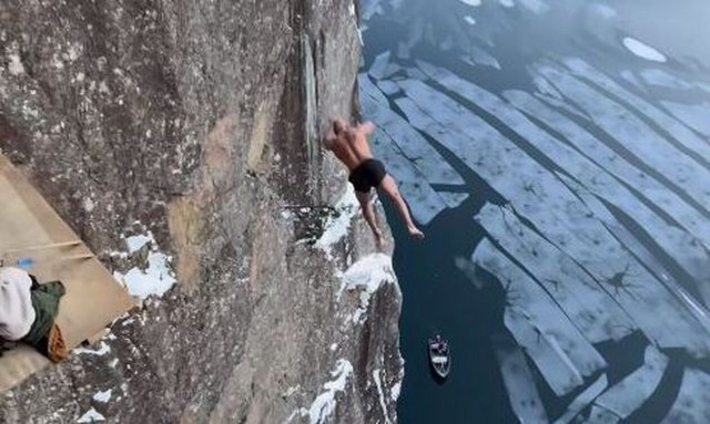 Νορβηγία: Βούτηξε στη θάλασσα με την κοιλιά, από τα 40 μέτρα - Απίθανο παγκόσμιο ρεκόρ