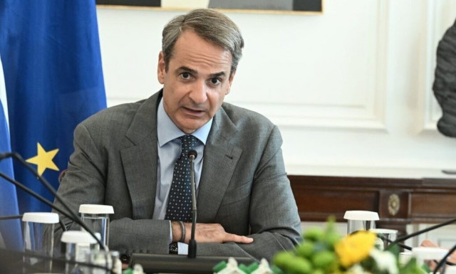 «Μετωπική» Μητσοτάκη με τα συμφέροντα