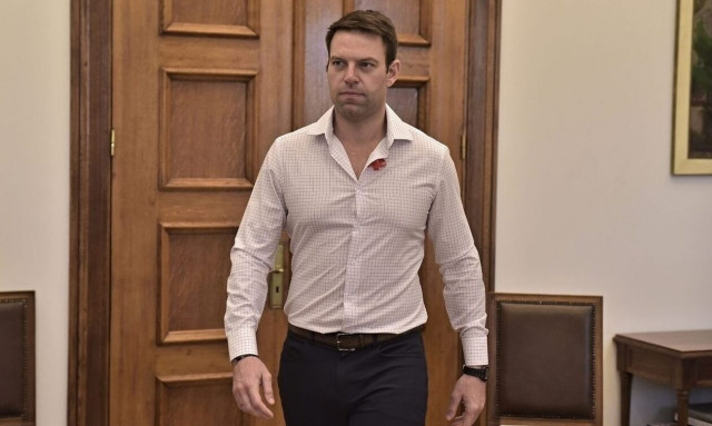 Κασσελάκης on tour – Τον πλανήτη ετοιμάζεται να «οργώσει» ο πρόεδρος του ΣΥΡΙΖΑ