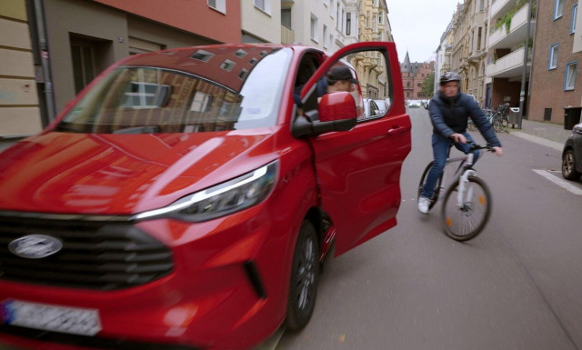 Ford: Νέα τεχνολογία για αποφυγή ατυχημάτων από το άνοιγμα μιας πόρτας