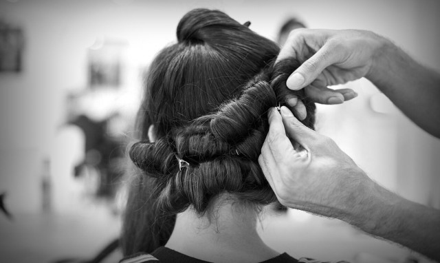 Βριλήσσια: Ξεσπά η θετή κόρη του κομμωτή - «Είμαι σε σοκ, θέλω να πληρώσει»