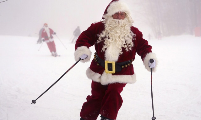 ΗΠΑ: Εκατοντάδες Άγιοι Βασίληδες έκαναν σκι