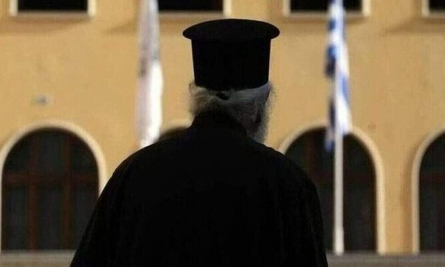 Ηλεία: Ιερέας χωρίζει την παπαδιά γιατί ασχολείται με ταρώ και μελλοντολογία