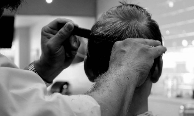 Bριλήσσια: Συνελήφθη κομμωτής - Είχε βάλει κρυφές κάμερες σε τουαλέτες κομμωτηρίου