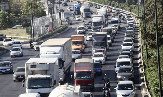 Κίνηση τώρα στους δρόμους της Αττικής: «Ουρές» χιλιομέτρων σε Κηφισό και Αττική Οδό
