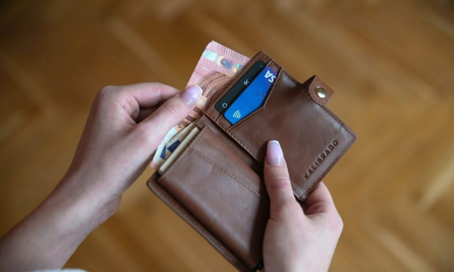 Αύξηση του κατώτατου μισθού στα 820 ευρώ το 2024