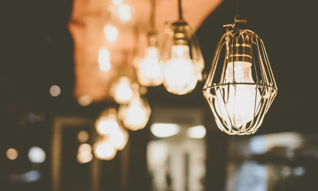 Προ των πυλών τα νέα τιμολόγια ρεύματος: Ποιο χρώμα να επιλέξετε