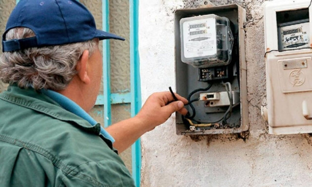 Τέλος οι έναντι λογαριασμοί ρεύματος - Από το 2024 οι μηνιαίες καταμετρήσεις