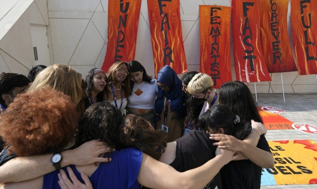 Σύνοδος για το Κλίμα: Ιστορική συμφωνία για μετάβαση προς την εγκατάλειψη των ορυκτών καυσίμων