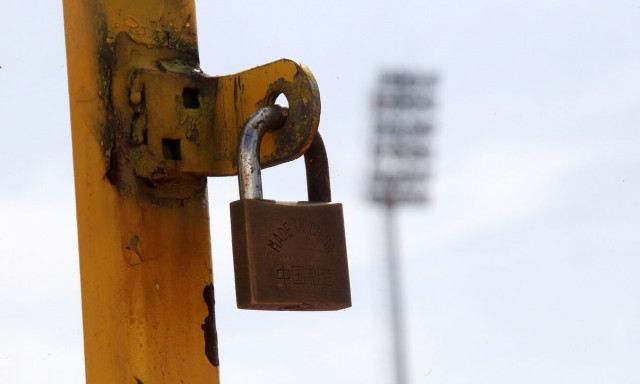 Super League: «Αποκλεισμός από το πρωτάθλημα» - Η ποινή αν παραβιαστεί το κεκλεισμένων