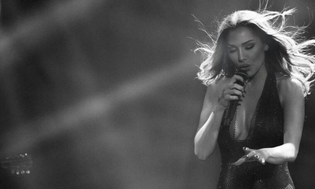 Δέσποινα Βανδή: Το τραγούδι που την «λύγισε» στη σκηνή - Η ιστορία που αποκάλυψε για τους γονείς της