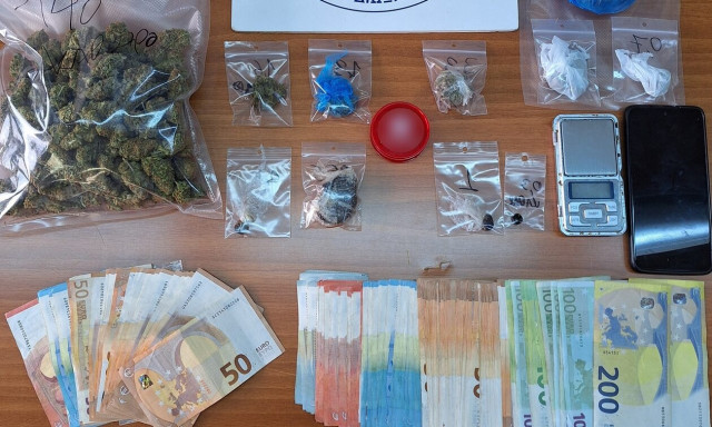 Συνελήφθη 29χρονος για διακίνηση ναρκωτικών στην ευρύτερη περιοχή της Πετρούπολης