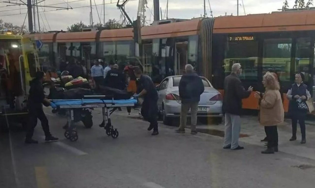 Παλαιό Φάληρο: Βίντεο ντοκουμέντο από τη σύγκρουση οχήματος με τραμ - Ένας νεκρός