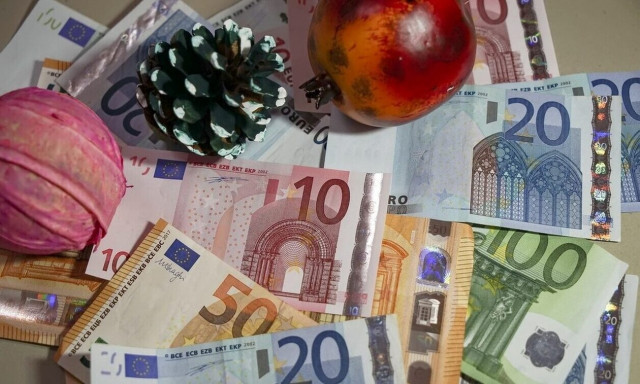 Δώρο Χριστουγέννων 2023: Πότε θα μπει στους λογαριασμούς των μισθωτών - Πώς υπολογίζεται