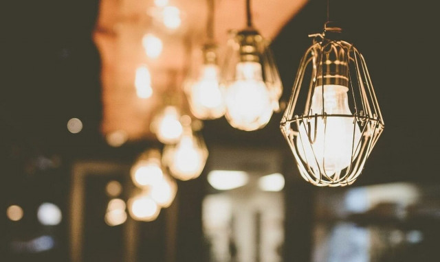 Τιμολόγια ρεύματος: Στο μπλε στρέφονται πολλοί καταναλωτές - Μειώνουν την τιμή οι πάροχοι