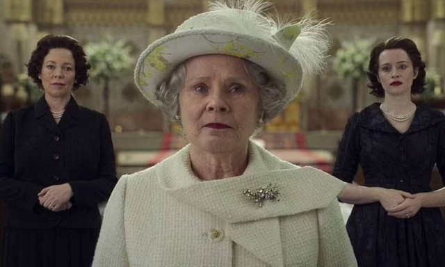 The Crown: Η επική τελευταία σκηνή με τις... τρεις βασίλισσες (vid)