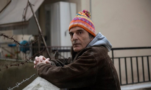 Πέθανε ο Γιώργος Τόλιος, ο ντράμερ του θρυλικού συγκροτήματος «Τρύπες»