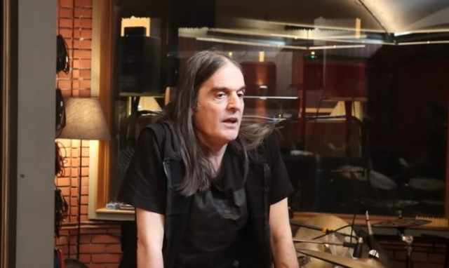 Γιώργος Τόλιος: Ο ντράμερ του συγκροτήματος Τρύπες έγινε ξανά «Αέρας»