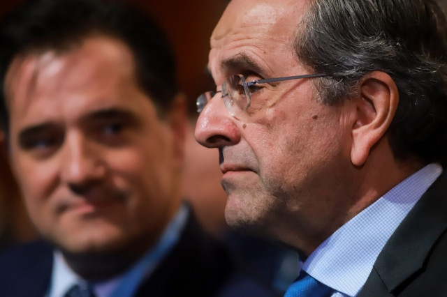 Δυσφορία Σαμαρά για τη νομιμοποίηση χιλιάδων μεταναστών - Τι απαντά η κυβέρνηση