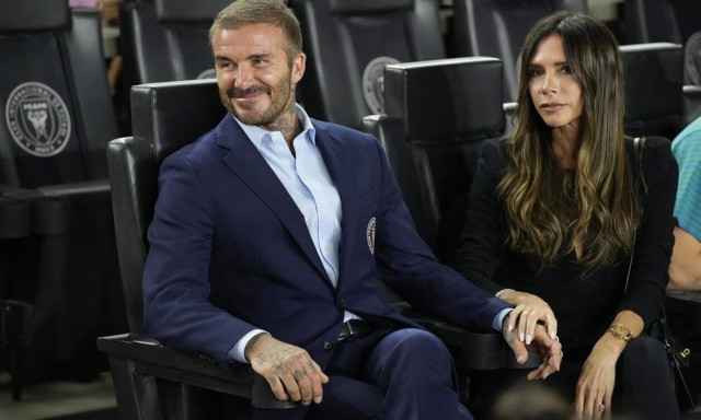 Ντέιβιντ Μπέκαμ: «Πιάστηκε» ημίγυμνος να εκτελεί χρέη... ηλεκτρολόγου (pic)