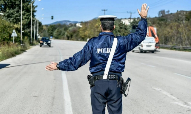 Αγανακτισμένος πολίτης καταγγέλλει: «Έχουμε πολλά τροχαία στα Σπάτα στην Αρτέμιδα…»