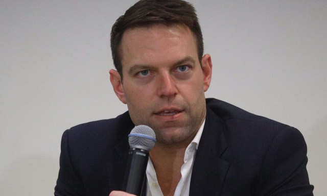 Ο Κασσελάκης διώχνει κρατικούς λειτουργούς από το γραφείο του