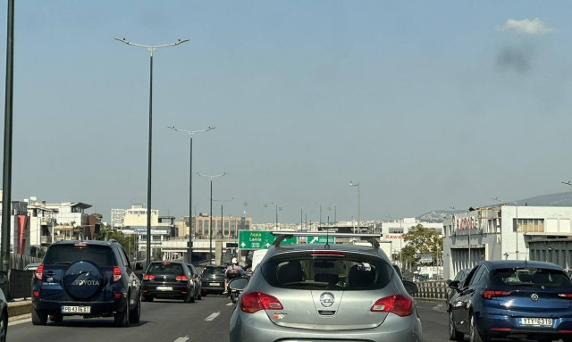 Κίνηση στους δρόμους: Καθυστερήσεις σε Αττική Οδό και Κηφισό