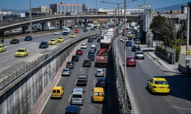 Κίνηση τώρα: «Κόλαση» Κηφισός και Αττική Οδός - Ποιοι δρόμοι είναι στο «κόκκινο»