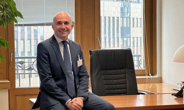 Το σχόλιο του Γρηγόρη Λέων για την αιτία θανάτου του Μάθιου Πέρι: «Τελικά, πεθαίνεις από κεταμίνη»