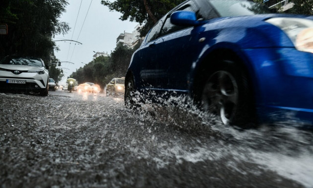 Κακοκαιρία: Έκλεισαν δρόμοι στην Αθήνα από την ισχυρή βροχόπτωση