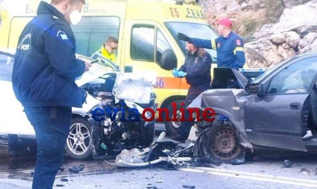 Σοβαρό τροχαίο ατύχημα με εγκλωβισμένους στην Εύβοια