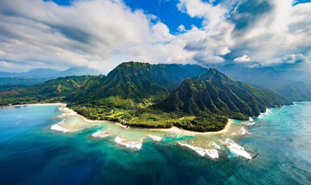 Ζούκερμπεργκ: Το «χρυσό» καταφύγιο στη Χαβάη - Ο «Mr. Facebook» ετοιμάζεται για το τέλος του κόσμου