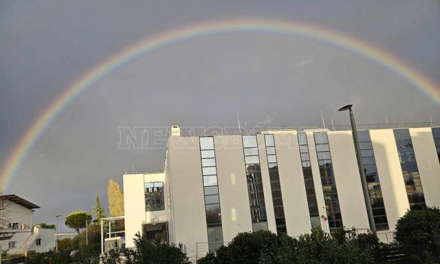 Καιρός: Ουράνιο τόξο «χρωμάτισε» την Αττική - Δείτε μαγικές εικόνες