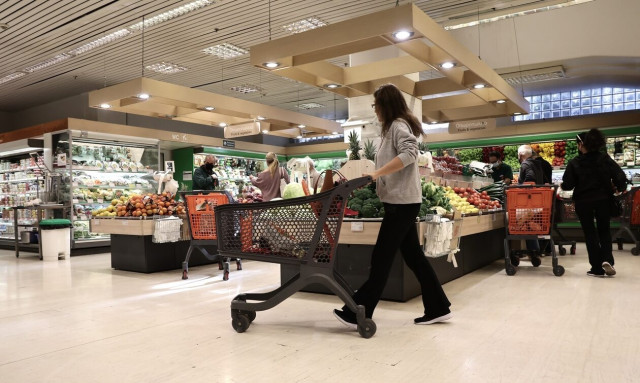 Καλάθι των Χριστουγέννων: Αποκλίσεις πάνω από 40% στις τιμές των προϊόντων