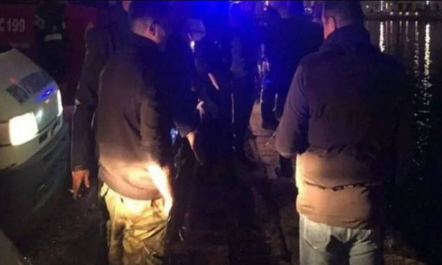 Τραγωδία στην Πύλο: Έρευνες για το αν υπήρχε δεύτερο άτομο στο αυτοκίνητο που έπεσε στη θάλασσα