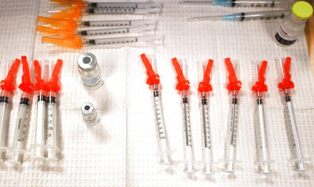 Στα σκουπίδια εκατομμύρια δόσεις εμβολίων για τον κορονοϊό στην ΕΕ - Ανάλυση του Politico