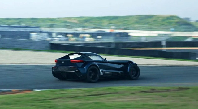 Ένα ολλανδικό σπορ μοντέλο έκανε ρεκόρ κατά λάθος