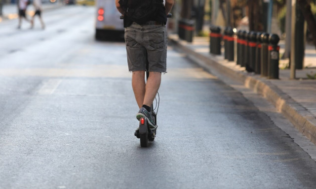 Λάρισα: Μεγάλη μάχη για τη ζωή του δίνει ο 18χρονος που παρασύρθηκε με το πατίνι- Αγωνιούν οι γονείς