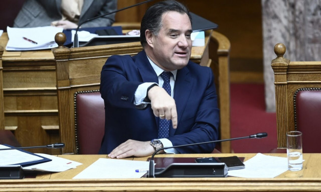 Κόντρα Γεωργιάδη - Βελόπουλου στη Βουλή: Ήσουν Πασόκος - Ήμουν, εσύ έχεις αγκαλιά το σημιτικό ΠΑΣΟΚ