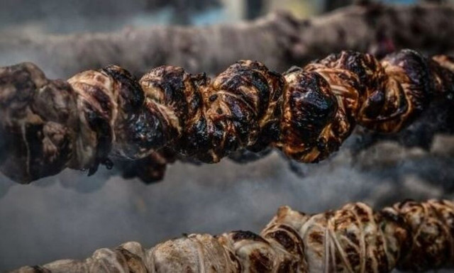 Στα «κάγκελα» οι Τούρκοι: Και επίσημα ελληνικό το κοκορέτσι