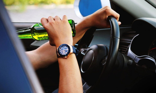 Η GM βάζει τέλος στο ποτό στο αυτοκίνητο