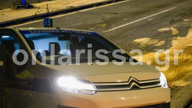 Λάρισα: Αγροτικό έχασε τον έλεγχο και μπήκε στο αντίθετο ρεύμα - Μεγάλο μποτιλιάρισμα στην περιοχή