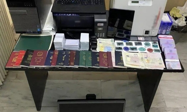 Άγιος Παντελεήμονας: Διακινούσε πλαστά ταξιδιωτικά έγγραφα και συνελήφθη