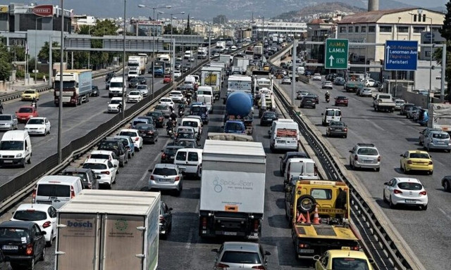 Κίνηση τώρα: Τεράστιες καθυστερήσεις στην Αττική Οδό - Μποτιλιάρισμα στον Κηφισό
