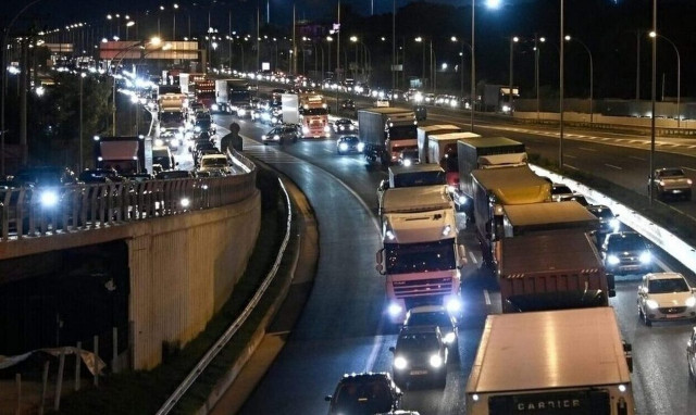 Κίνηση στους δρόμους: Απέραντο πάρκινγκ Κηφισός και Αττική Οδός