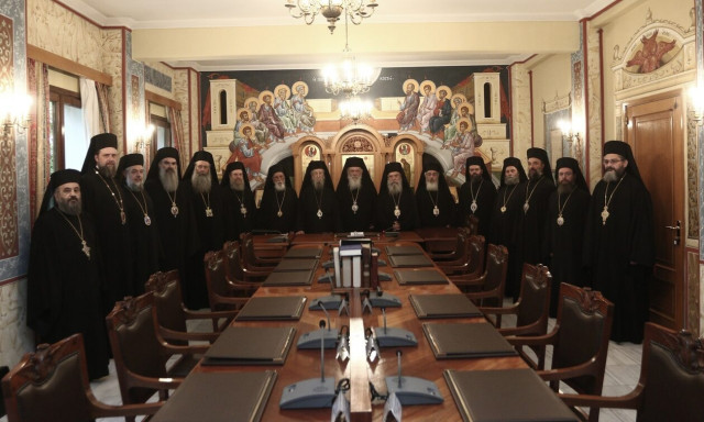 Ιερά Σύνοδος: Τα παιδιά δεν είναι κατοικίδια για όποιον θέλει να νιώσει κηδεμόνας